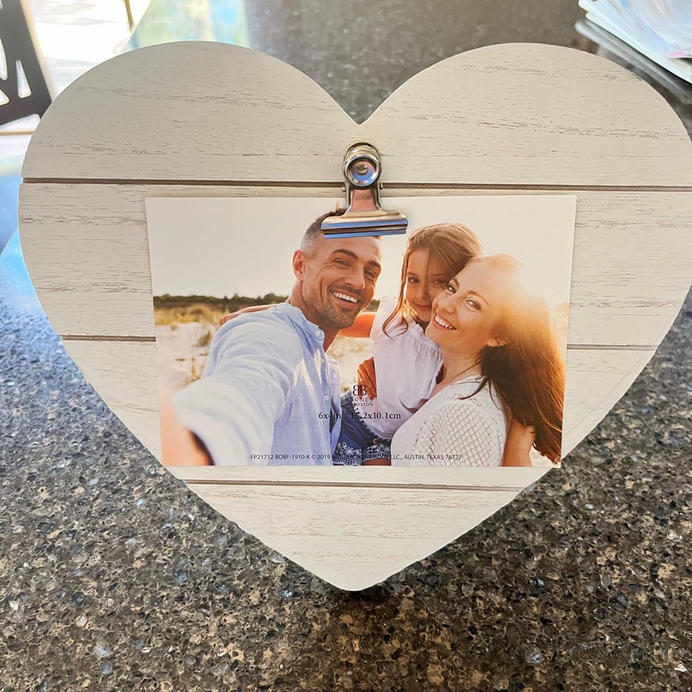 New distressed white wood heart frame for 6x4 pic